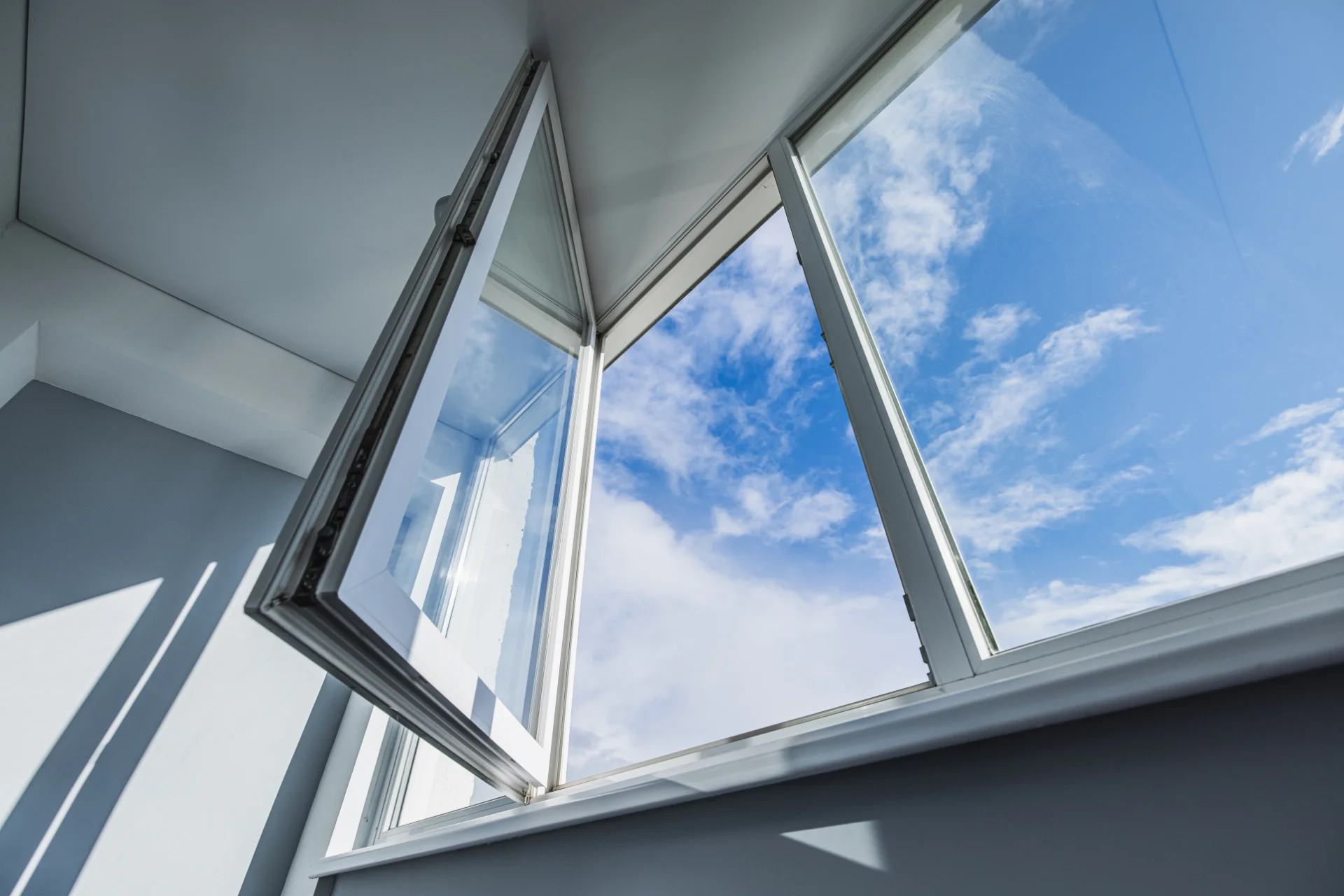 VLX 80 Casement Window in Tampa, FL | Meridian Windows and Doors Tampa - detail 1